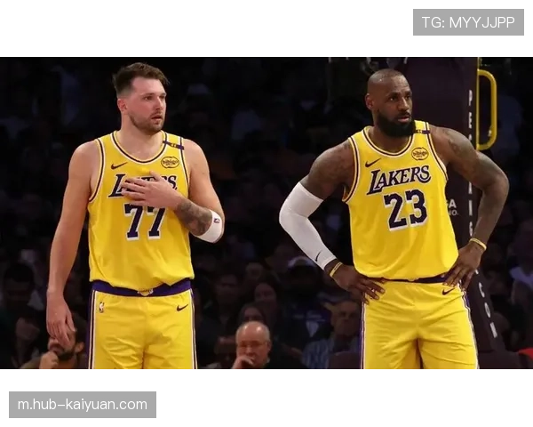 詹姆斯与东契奇关键时刻球权分配 教练战术安排存疑