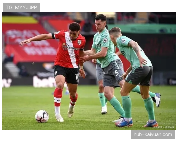 勒沃库森后场出球失误频发,温德抢断破门暴露传导风险 勒沃库森后场出球失误频发,温德抢断破门暴露传导风险