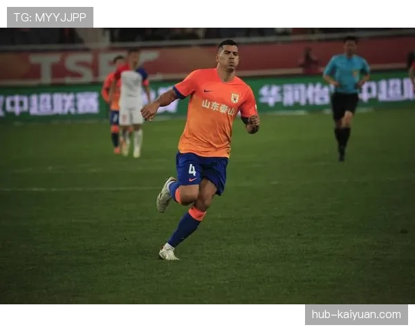 山东泰山克雷桑赛前小伤主动要求不首发，进攻端支点作用被浪费